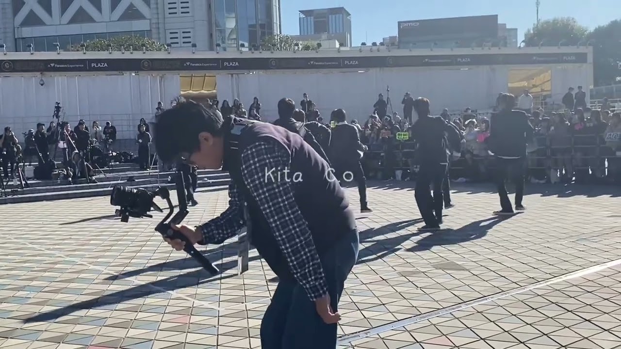 The wind at Tokyo dome Japan | Random play Dance in Japan
