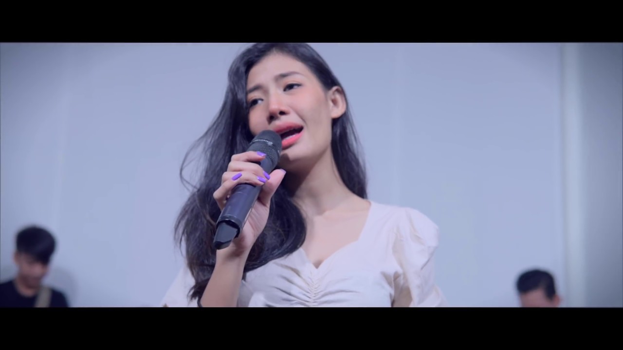 แผลกลางใจ -[Cover By สมอารมณ์ x Pimthitiii] [Official MV 4K]