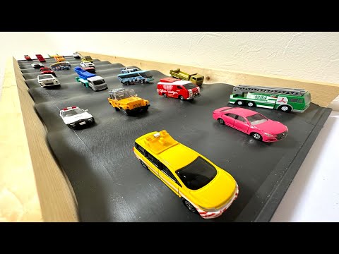 30 types of Tomica☆Corrugated plate slope race