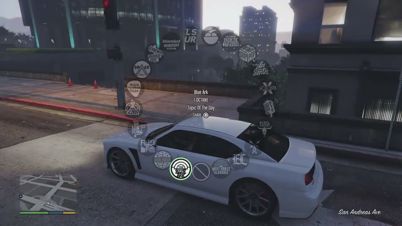 GRAND THEFT AUTO STORY MODE DRIVING IN THE NIGHTIME AND LIGHT TRAFFIC