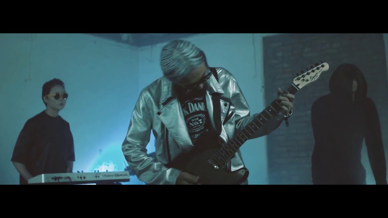Alien-The light (Official video)