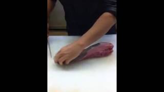 神戸牛専門店　大浦ミート　牛タン　皮むき　加工