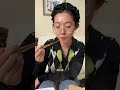 记录北漂小情侣下班后生活，晚上下班太晚了，留姗姗一个人在家，结果生气了，晚上点个披萨吃哄哄记录真实生活