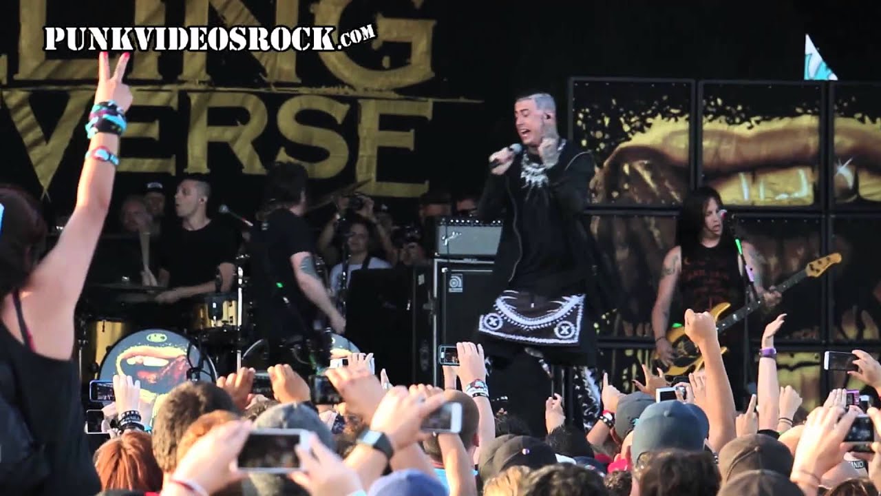 Falling In Reverse - I'm Not A Vampire (Vans Warped Tour 2014)