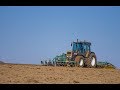 Un tracteur mythique Made In France à la préparation de terres à lin 😎