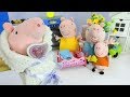 Video mit Peppa Wutz Spielzeug. Eine Reise in die Vergangenheit. Kinderkanal Plüpa