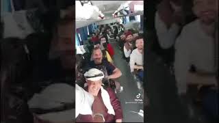 #مغتربين يمنيين متخلفين يرمون الكمامات بعد صعودهم طائرة #اليمنية