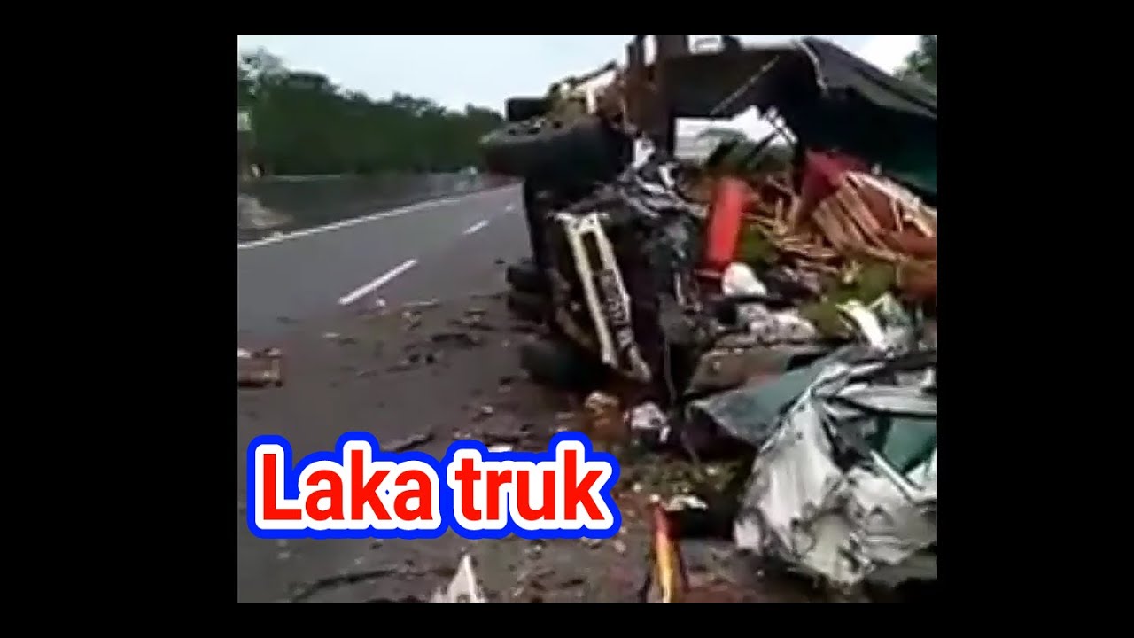 Mengantuk Truk  muat Cabe  Kecelakaan  di  Tol  Semarang  Solo  