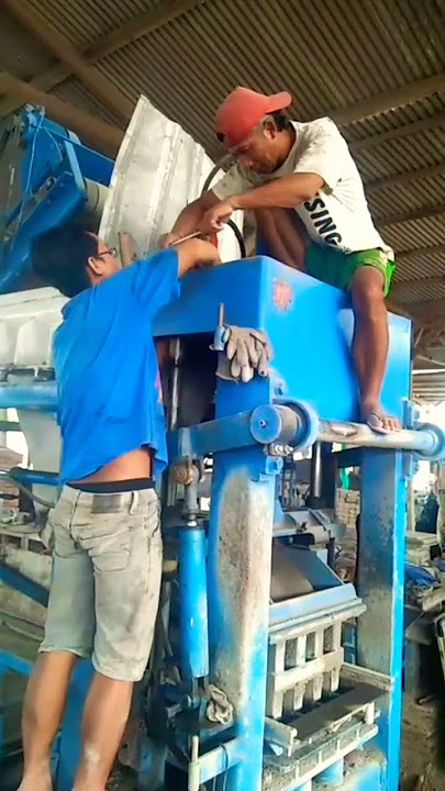 fokus kepala baju biru
