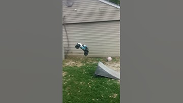 Axial yeti 1/10 jumping slow-motion