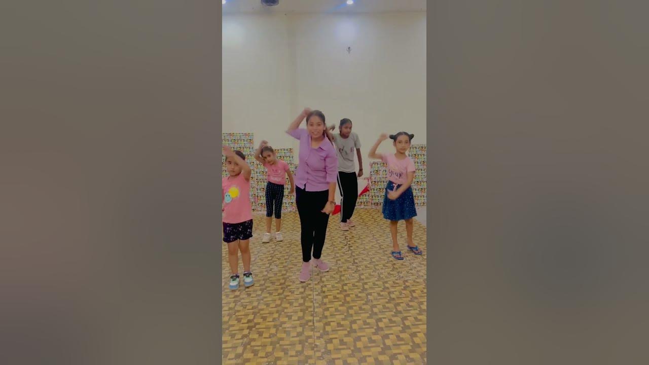 Bhabho Kehndi E Velna Leya || Dance || #surinderkaur #punjabiculture #gidda #punjabisong #ytshorts