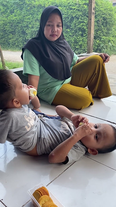 Kembar adam malika lagi santai kawan #kembarsiam #anak #percutseituan #bayilucu #bayi #shortvideo