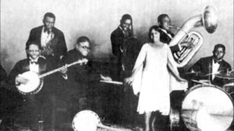Clarence Williams' Blue Five - Everybody Loves My ...