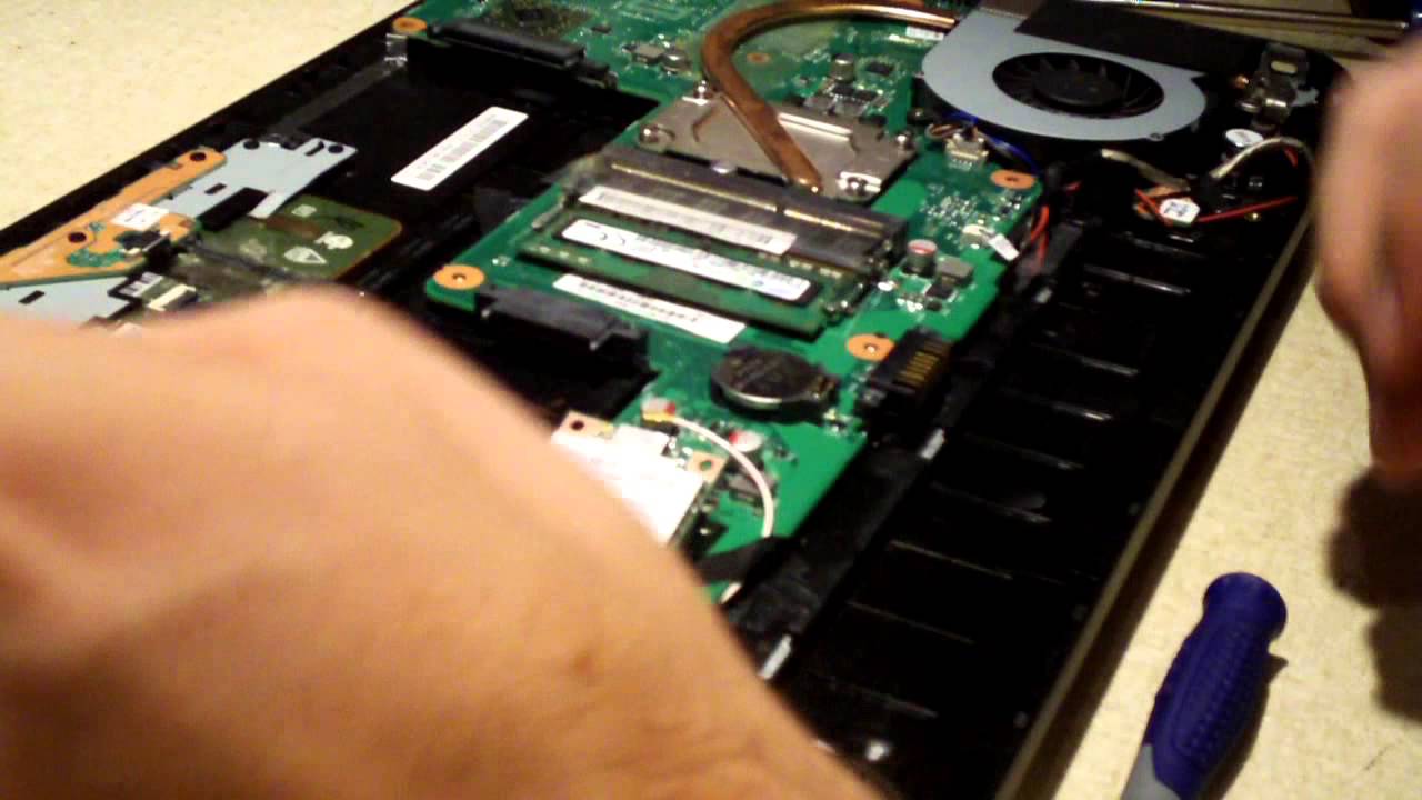 Replacing the WiFi card in a Toshiba Satellite C855D Laptop