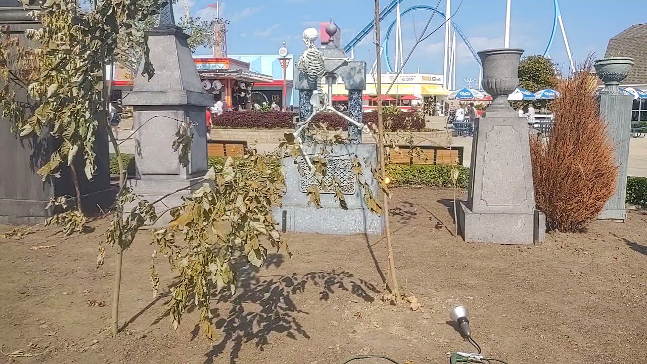 Roller Coaster Graveyard Halloween Deco