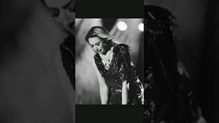 Hadise Konserde Sarkı Söylerken Ağlaması Şfet Şfetteyiz Şfet