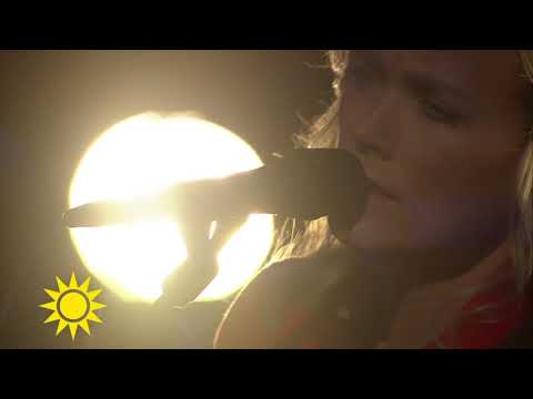 Ane Brun framför sin vackra cover av Unchained Melody - Nyhetsmorgon (TV4)