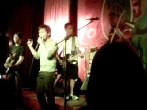 Rico Blanco live @ 70s Bistro (Ebe Dancel - Burnout)