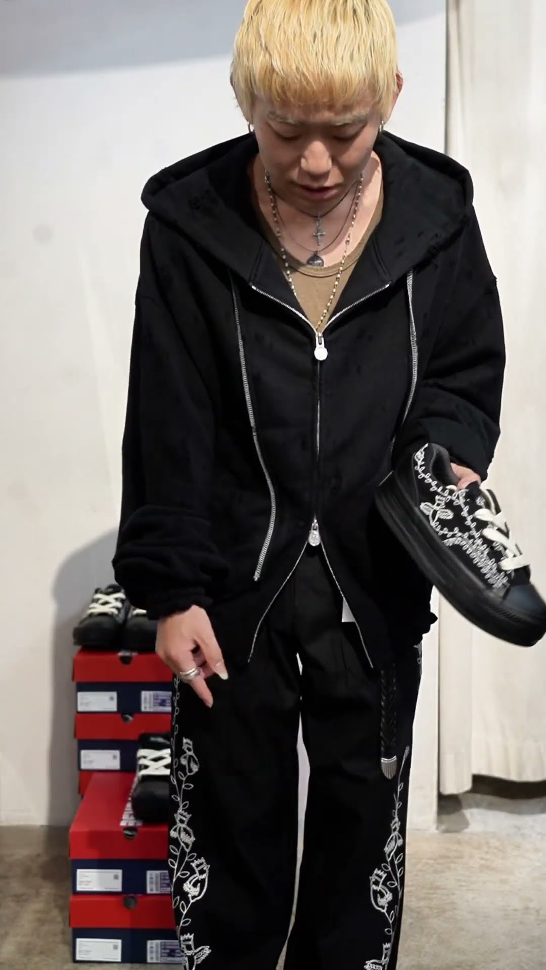kd_shunta様 ブラック OX 26.5 9/26(FRI) START!! SHINYAKOZUKA × CONVERSE - YouTube