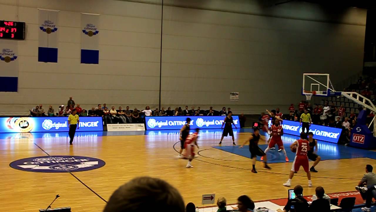 2. Original Oettinger BasketballNacht Erfurt 2011 Dunking Marcus