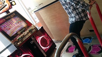 Riyo plays DDR in Canadiaaa