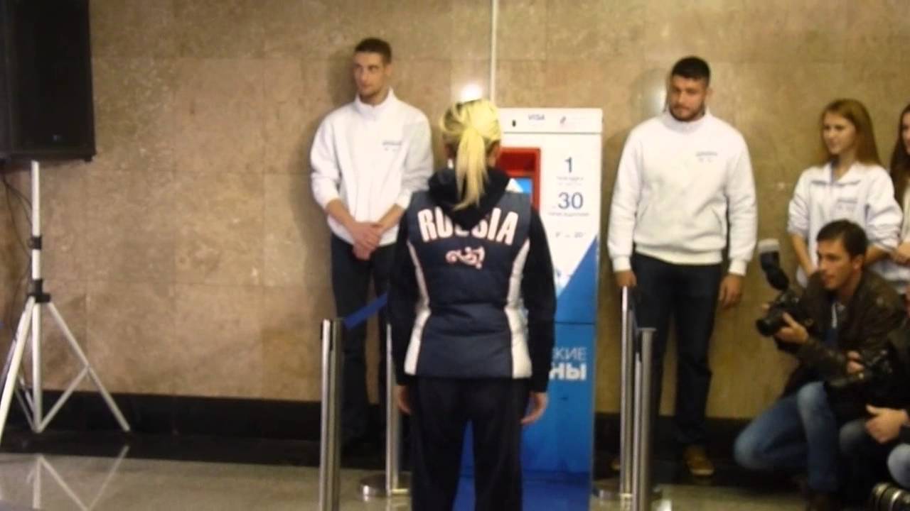 Билет в метро за 30 приседаний / A ticket on the subway for 30 sit-ups