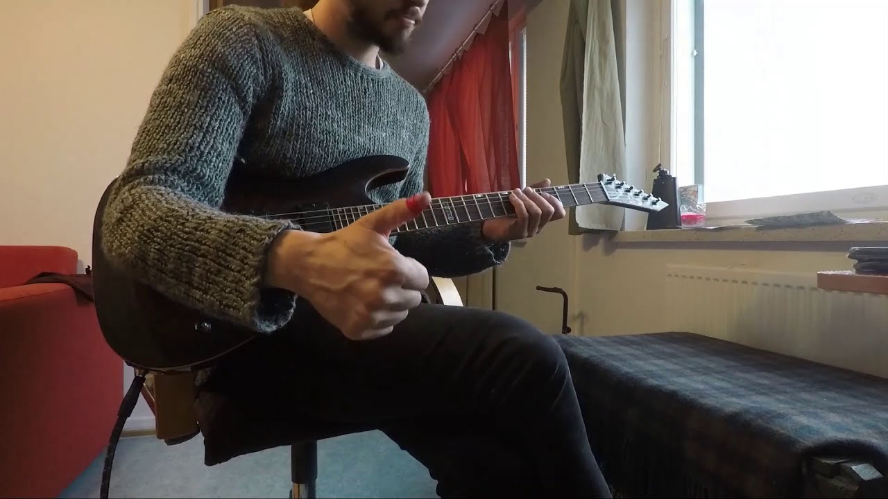 Thumbpick with distortion