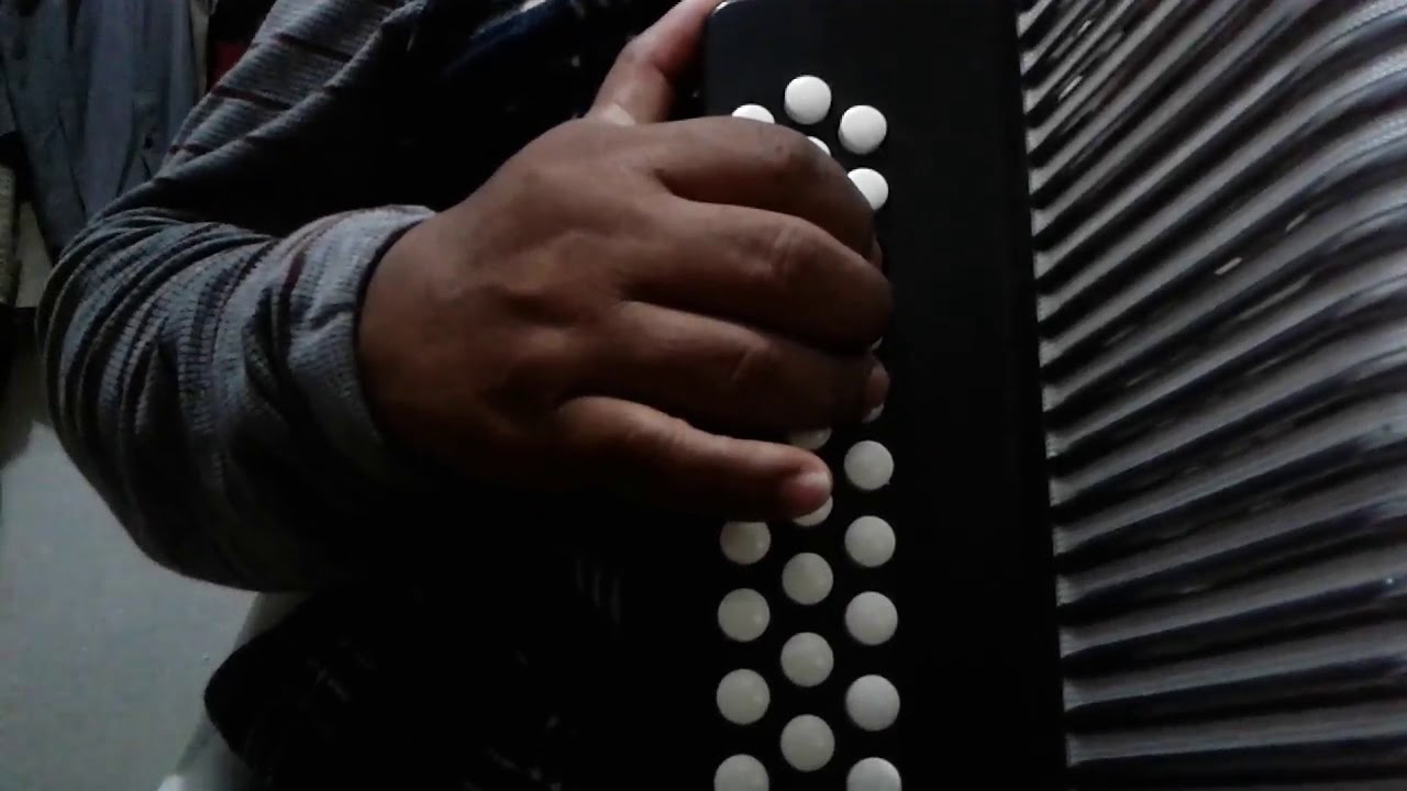 acordes menores en acordeon de SOL instruccional principiantes - YouTube