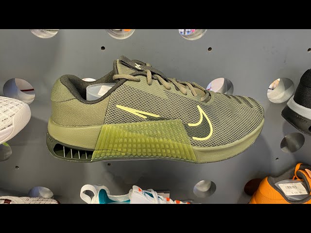 Nike Metcon 9 - Men's - Olive / High Voltage / Luminous Green