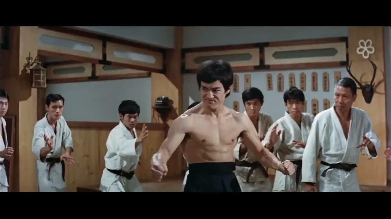 Школа брюса. Брюс ли против японской школы. Брюс ли против японской карате. Шанхайский Сеттльмент. Bruce Lee vs Karate boy.