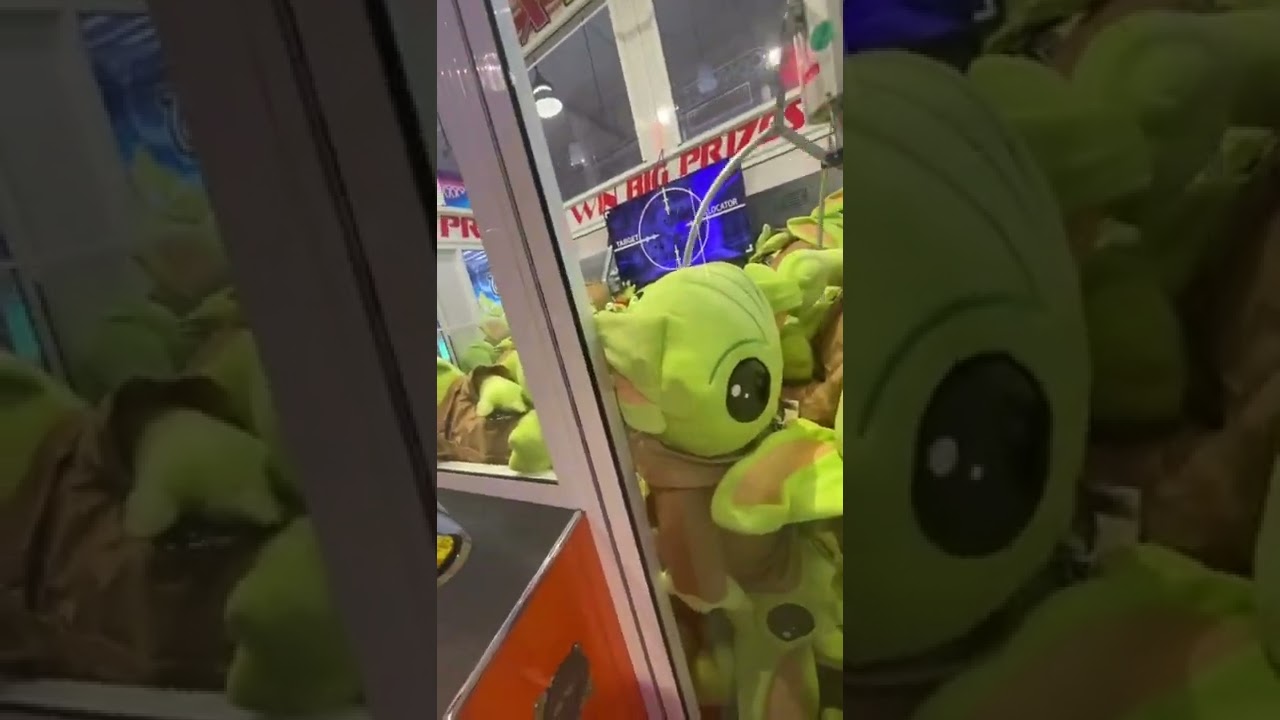 Xtreme Claw Machine Baby Yodas