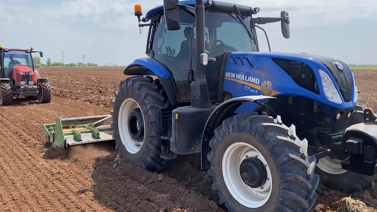 NEW HOLLAND T7.165 S & KUBOTA M135GX 2 - YouTube