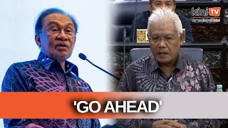 Go ahead with no-confidence vote, Anwar tells Hamzah