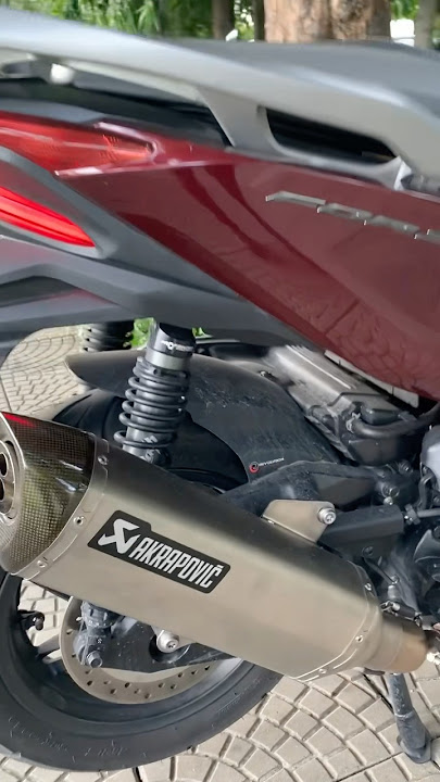 Sound of Akrapovic on Honda Forza 350
