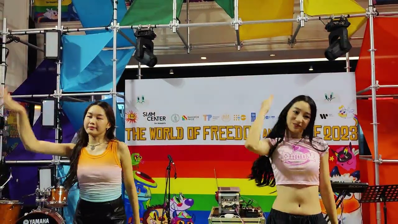 ALALA : Complicated @ World Of Freedom And Pride - Siam Center【4K 60FPS】