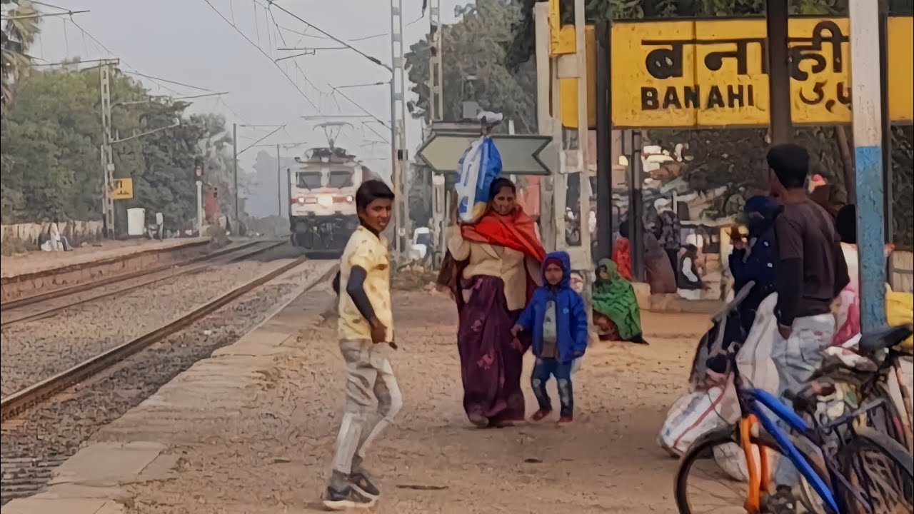 kamakhya-old-delhi-15658-brahmaputra-mail-devastated-banahi-station