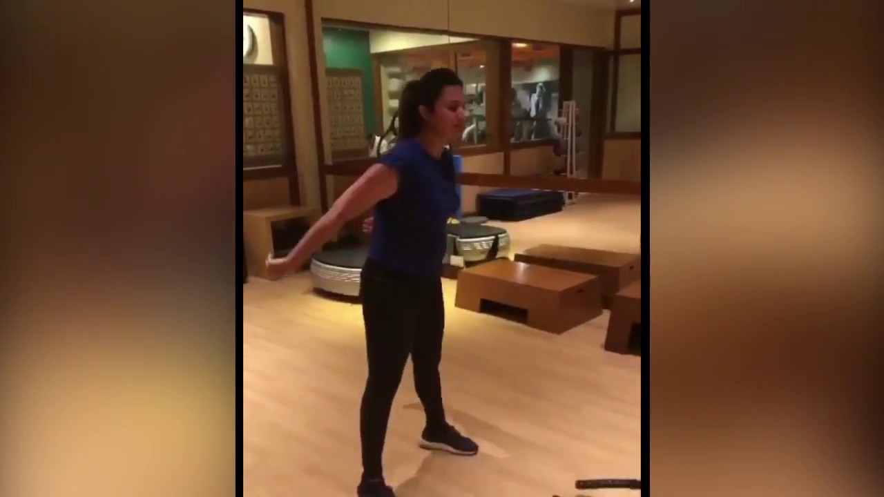 Yeh hai Mohabbatein fame Divyanka Tripathi hot workout at gym