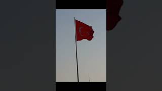 Türk Bayrağina Saygi Şehi̇tlere Saygidir