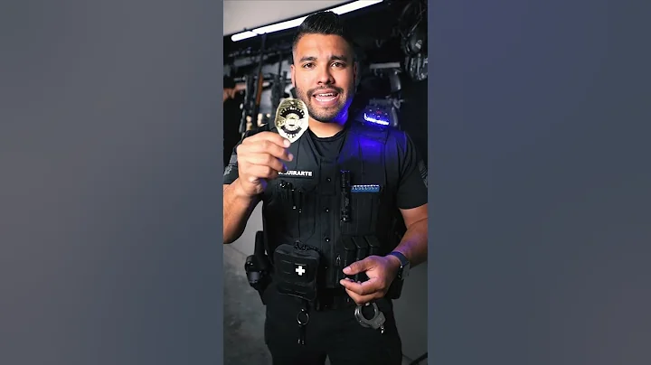 Showing You My Police Badge - DayDayNews