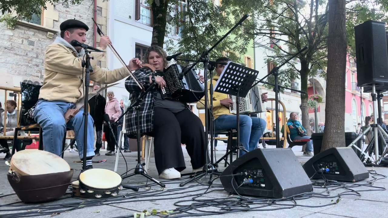 Alaitz Roteta, Gorka Valdes eta Hekthor Folk - ESKOLA PLAZARA - Arrasate 2024-09-13