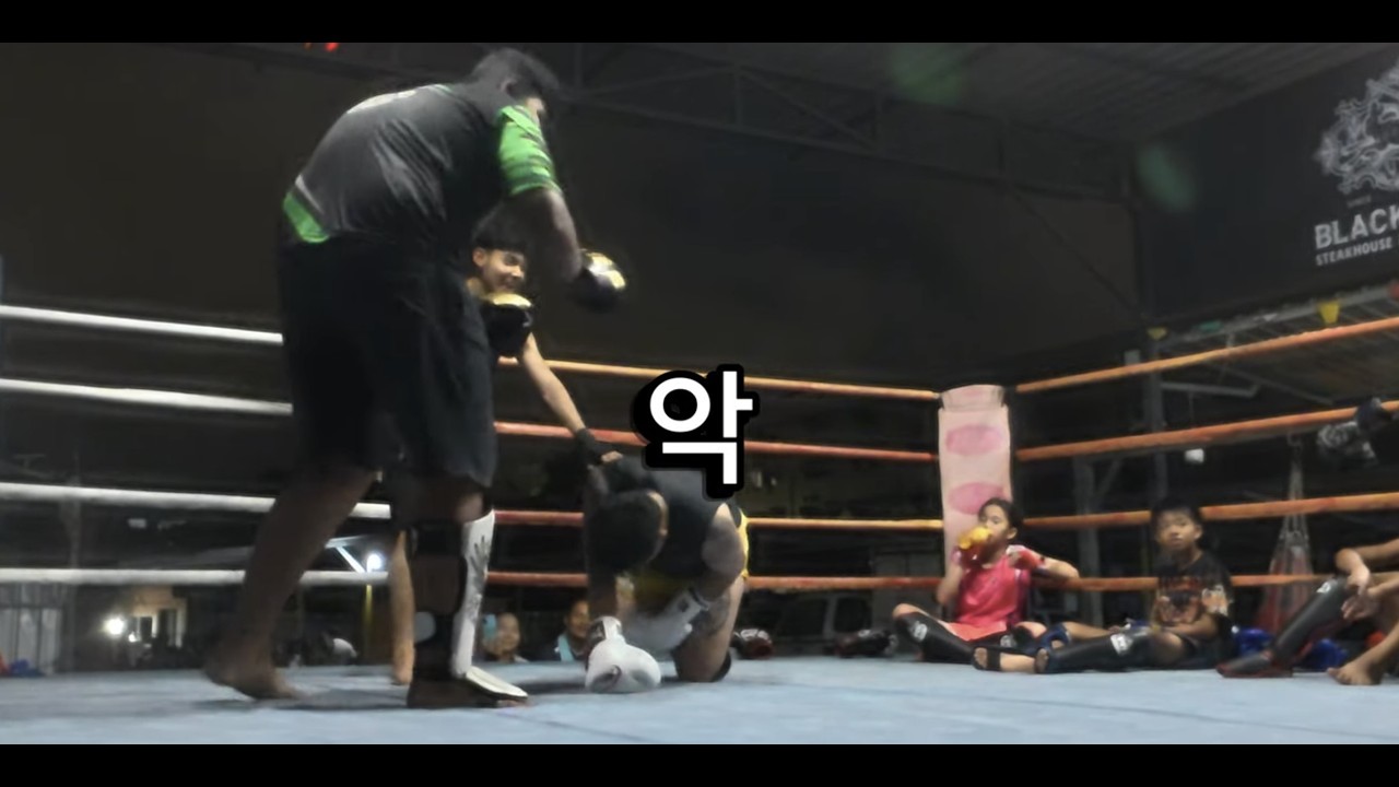 태국남부 핫야이 로컬무에타이체육관에서 무에타이스파링 하다가...