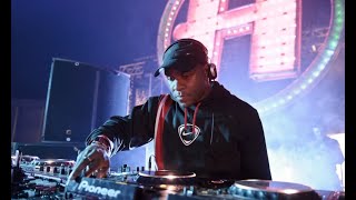 DJ EZ alongside MC B-Live @ Kiss FM 2003
