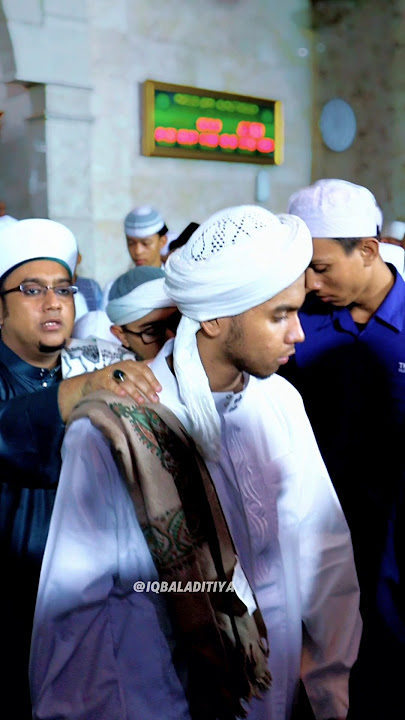 Habib Hasan Bin Ja'far Assegaf Bersama Putra Beliau Habib Athos Bin Habib Hasan Bin Ja'far Assegaf