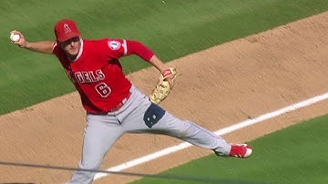 LAA@TEX: Freese makes barehanded play on Andrus