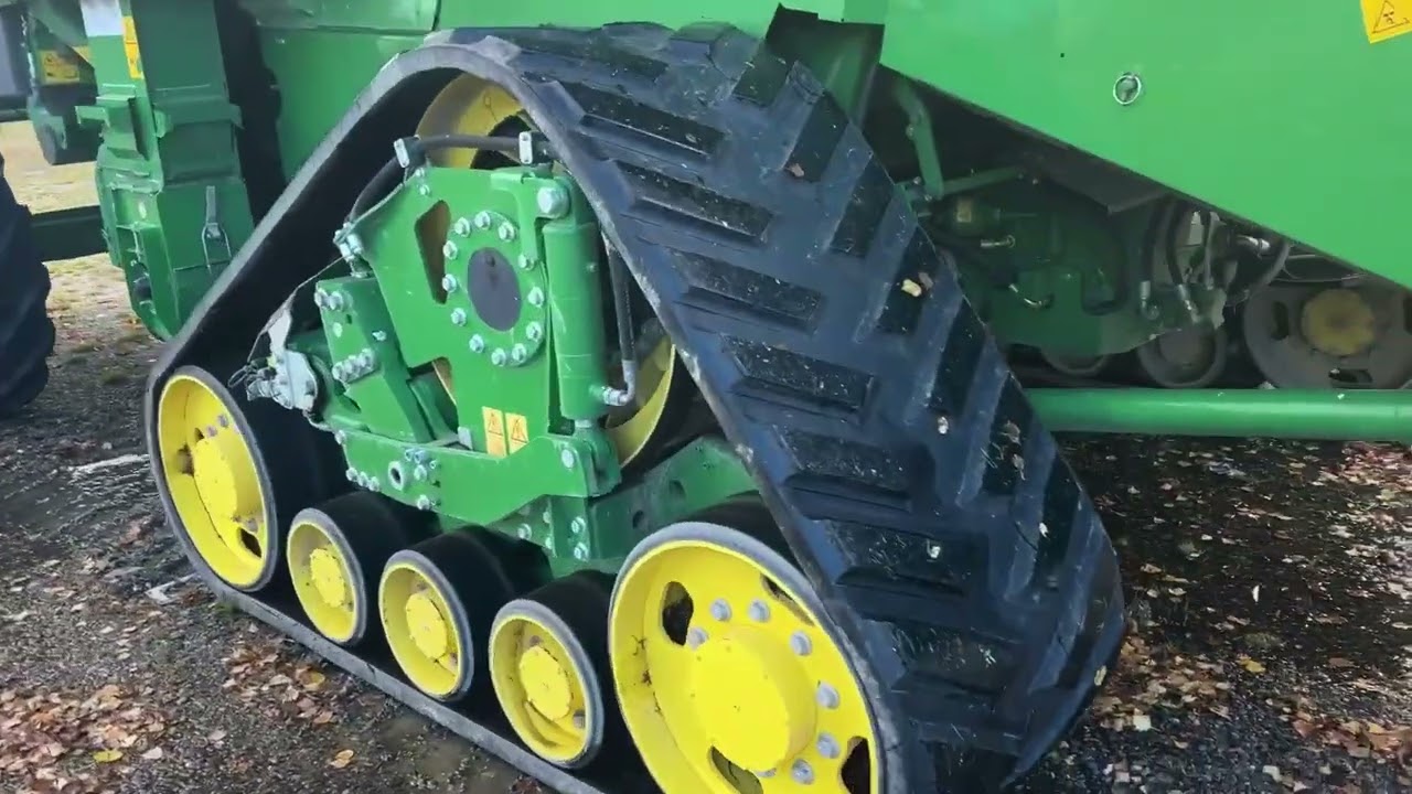Skördetröska med skärbord John Deere T670i med gummiband, 30' 630X Skärbord & StarFire 3000