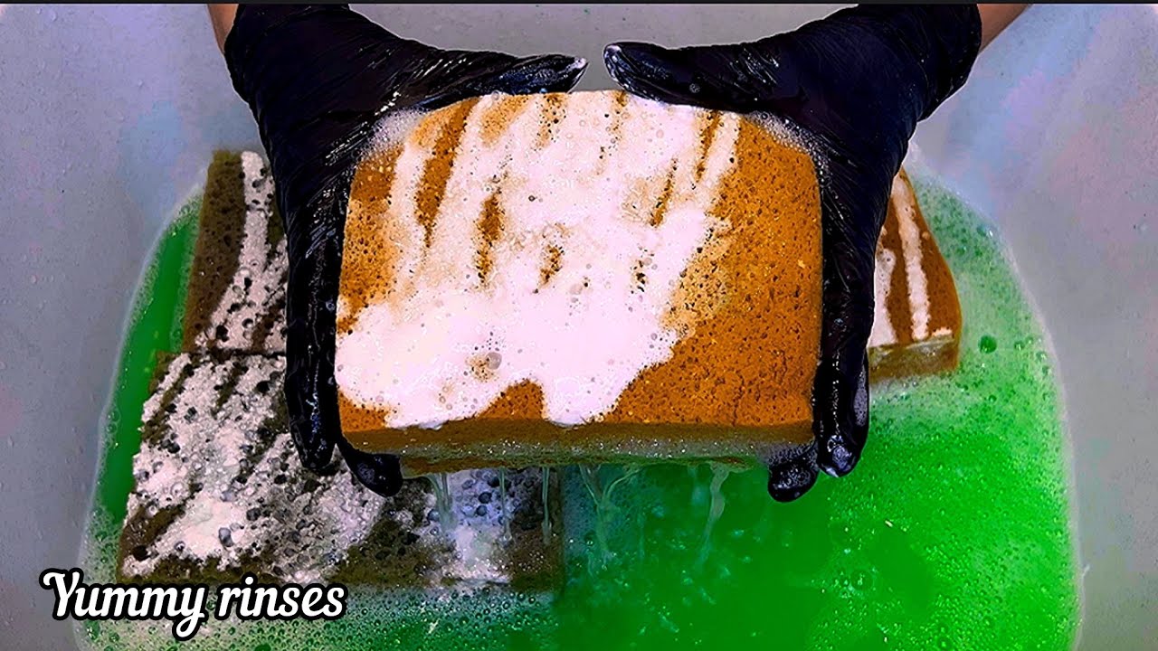 Full rinse 4 sponges Water, floor cleaner, soft scrub and fabric softener 💚💙🤍 Squeezing sponges Asmr