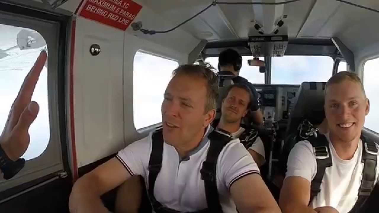 Björn Hoppar Fallskärm