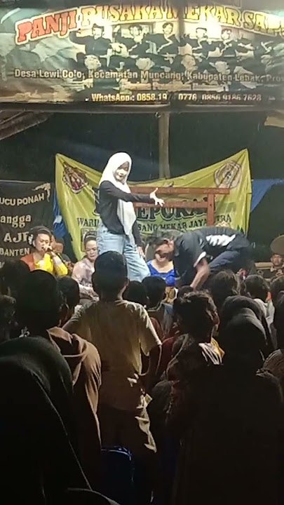 Gadis cantik ini lincah banget nari jaipong