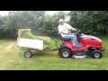 Ramassage de l'herbe avec une autoportée : un truc simple et efficace.