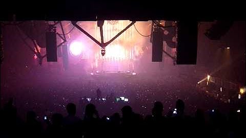 intro Showtek @ reverze revelation 2010